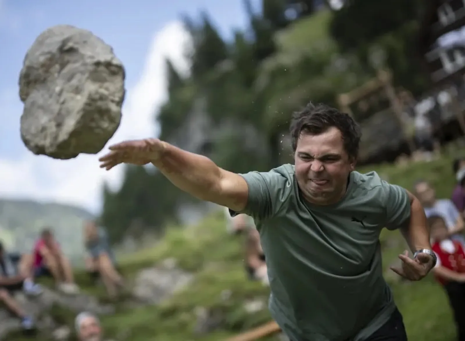 ns-swiss-kamena-s-ramena-1