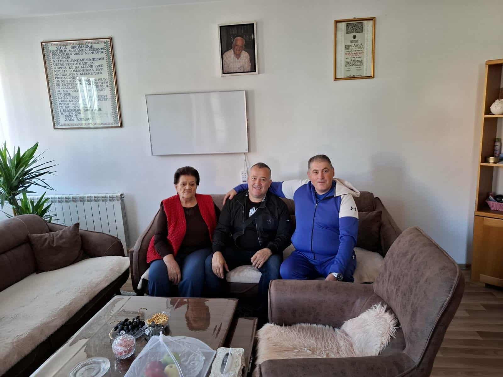 Bozidar Proročić sa Almirom i Hanifom Azemović